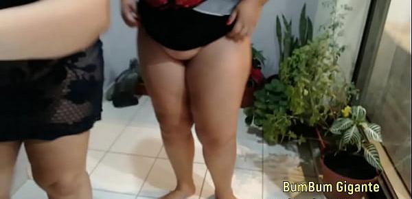  Brincando com minha prima enf gulosa Enf Gulosa na varando do meu apartamento - Me segue no Instagram @srtacamargobigass - Acesso ao WhatsApp e Conteúdos www.bumbumgigante.com - Participe dos meus Vídeos